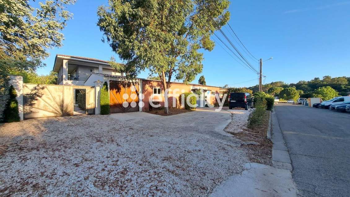 Vente local activité bureaux de 342m² à Rougiers