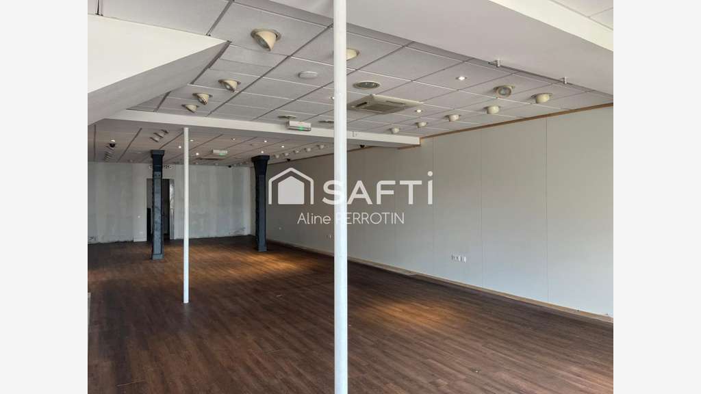 Vente local commercial 313m² à Sablé-sur-Sarthe