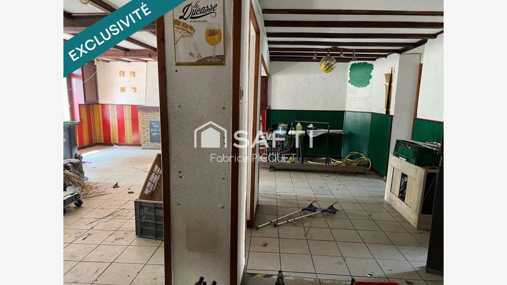 Immeuble à usage de commerce et d'habitation