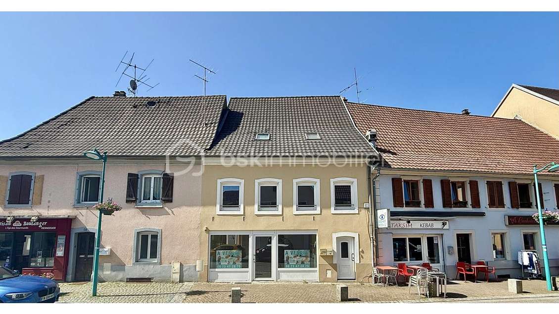 AV local commercial vitrine 144m² à Saint-Amarin