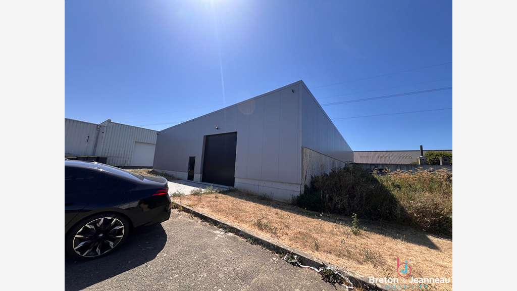 Vente local d'activité neuf 365m² à St-Berthevin