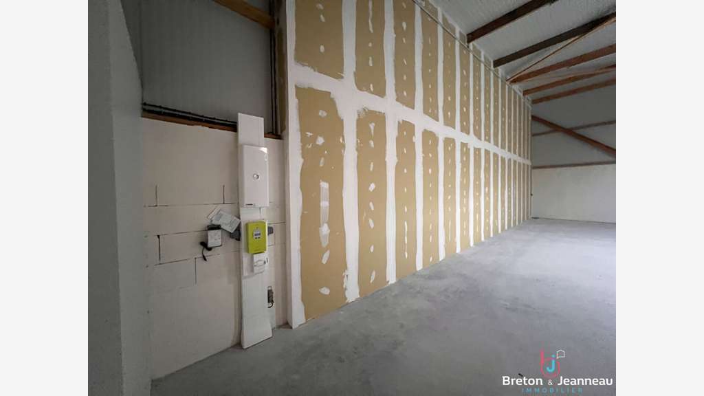 Vente local d'activité neuf 365m² à St-Berthevin