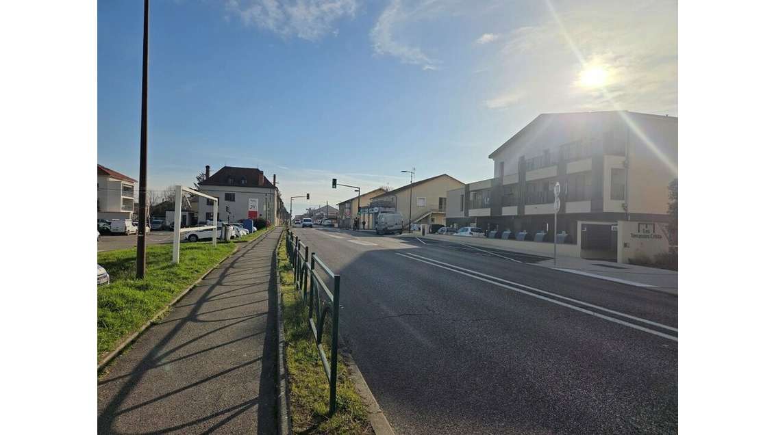 AV local commercial 121m² à St-Bonnet-de-Mure