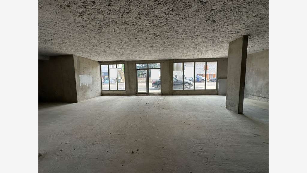Cède local commercial 179m² à Saint Bonnet de Mure