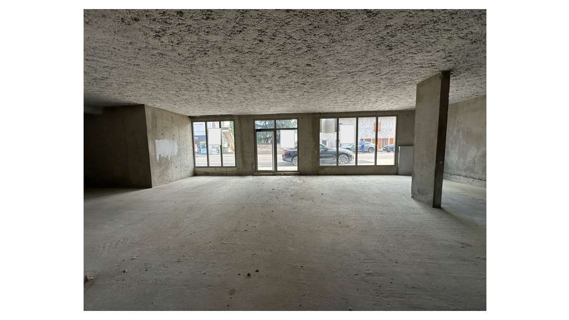 Cède local commercial 179m² à Saint Bonnet de Mure