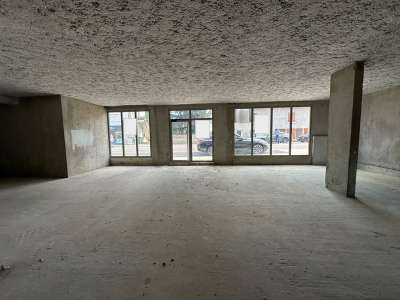 Cède local commercial 179m² à Saint Bonnet de Mure