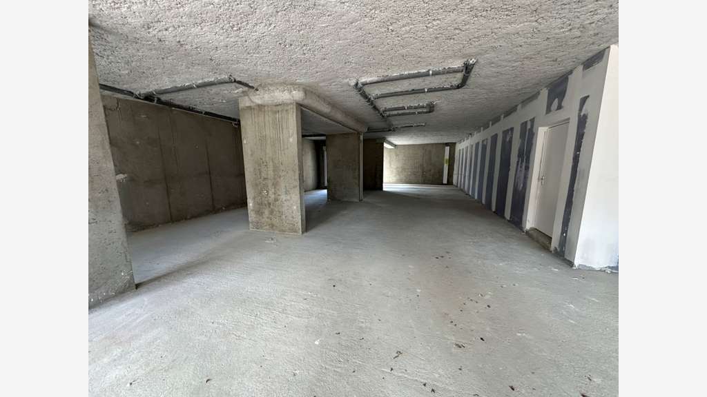 Cède local commercial 179m² à Saint Bonnet de Mure