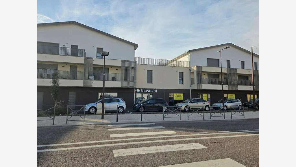 Vente local commercial 121m² Saint Bonnet de Mure