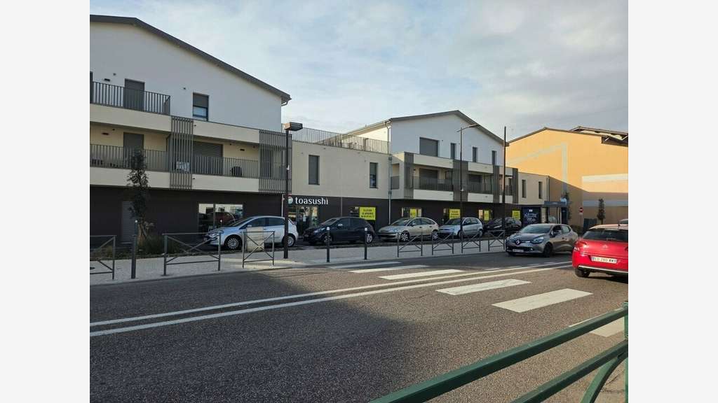 Vente local commercial 121m² Saint Bonnet de Mure