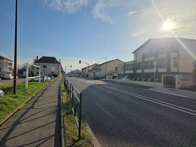SAINT BONNET DE MURE - LOCAL COMMERCIAL à vendre