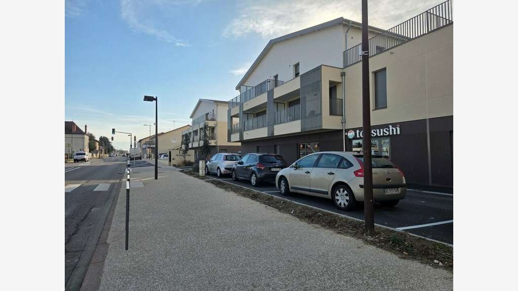 Vente local commercial 121m² Saint Bonnet de Mure