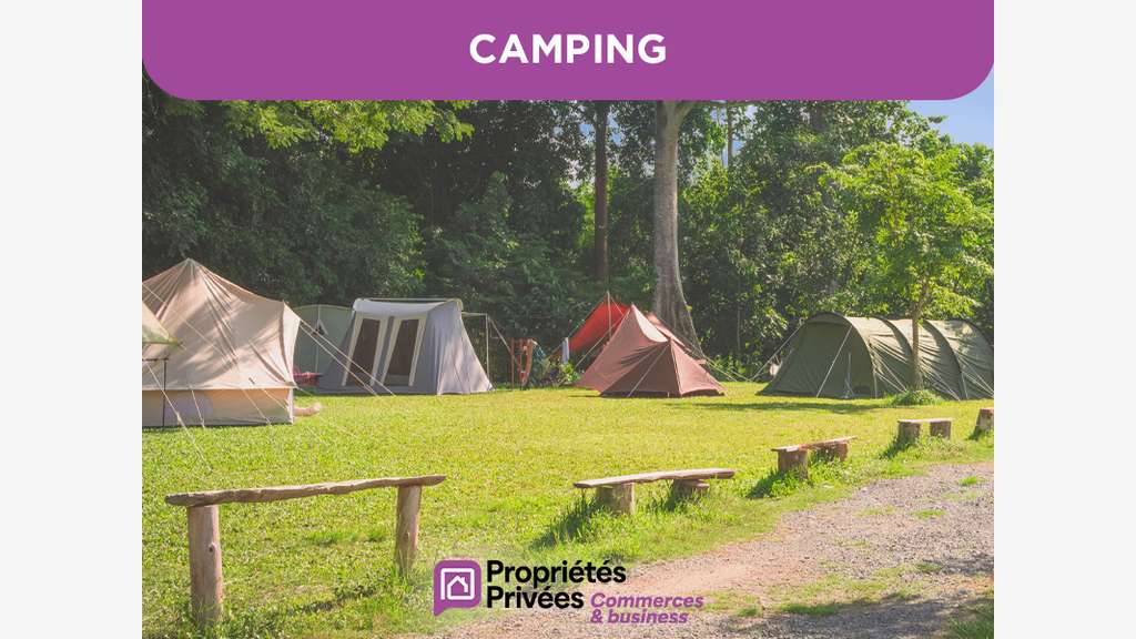 COTE D'ARMOR - Murs et terrains de camping pleine