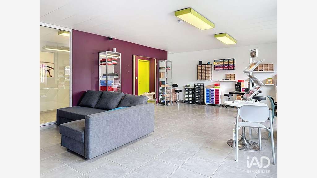 Local commercial à Saint-Cannat
