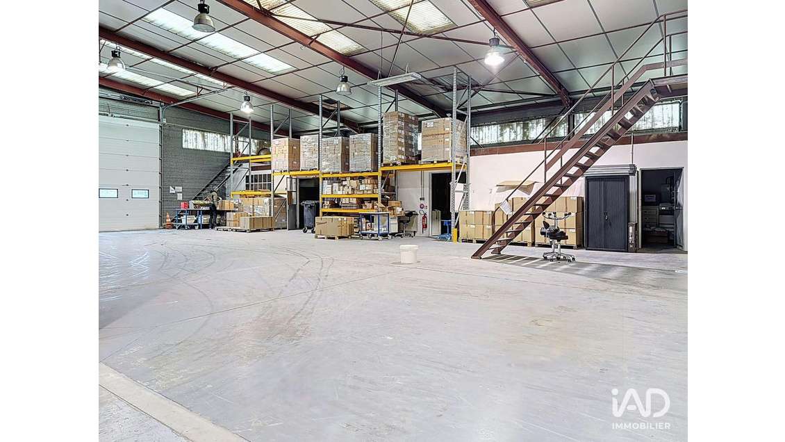 Local commercial à Saint-Cannat