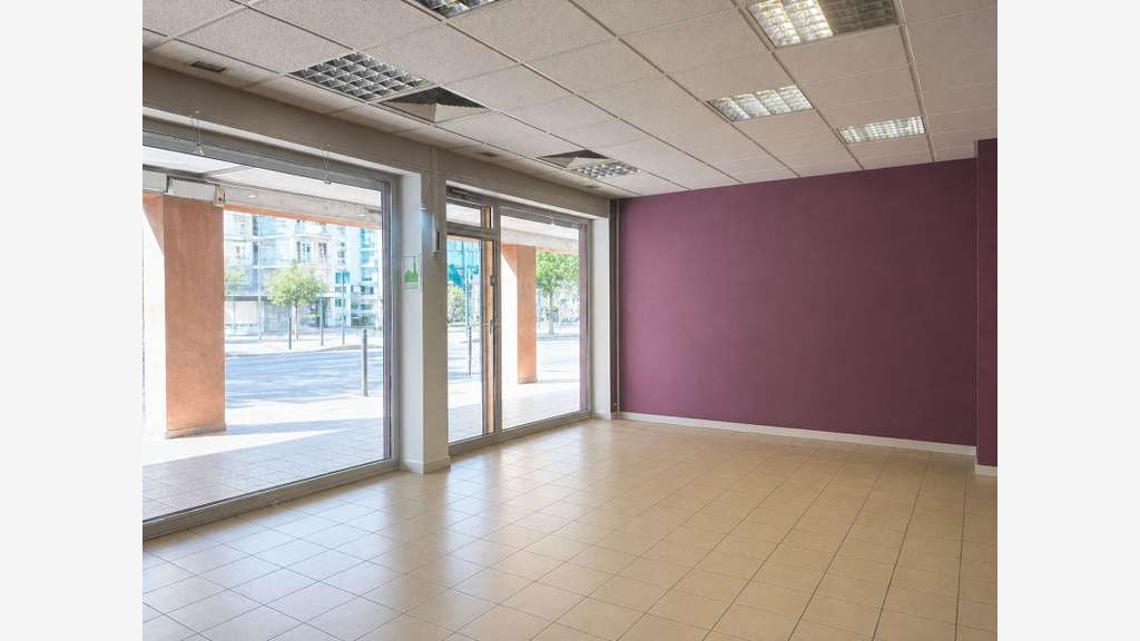 À vendre local commercial de 55m² à Saint-Chamond