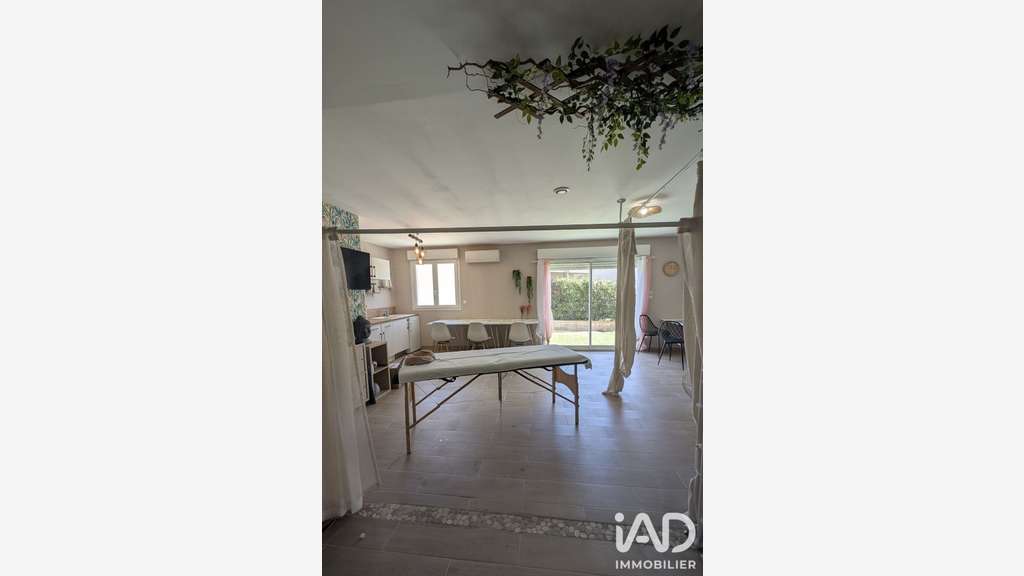Vente locaux professionnels 91m² à Saint-Chaptes