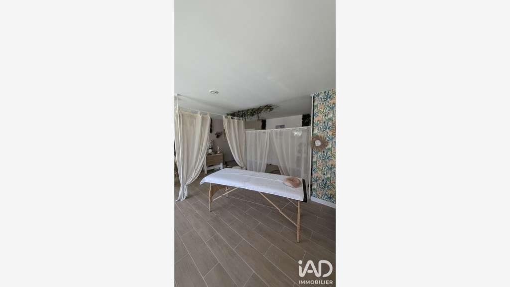Vente locaux professionnels 91m² à Saint-Chaptes
