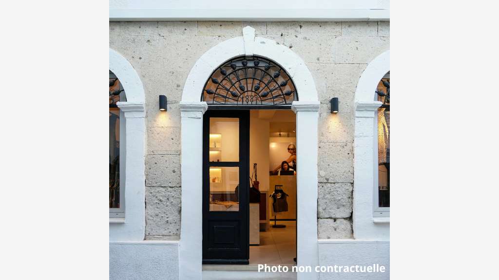Vente murs commerciaux 150m² à Saint-Claude centre