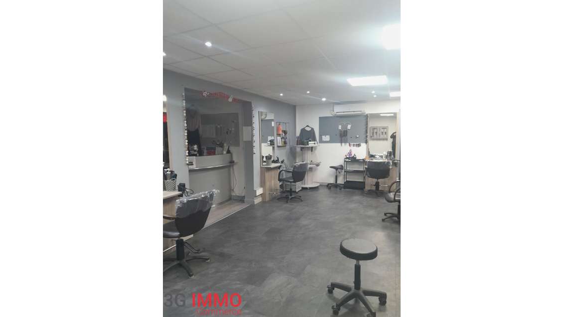 Vente local salon coiffure 210m² à Saint-Cyprien