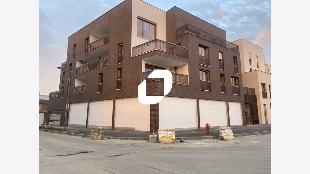 Vente Local commercial 266m² Saint cyr l'ecole