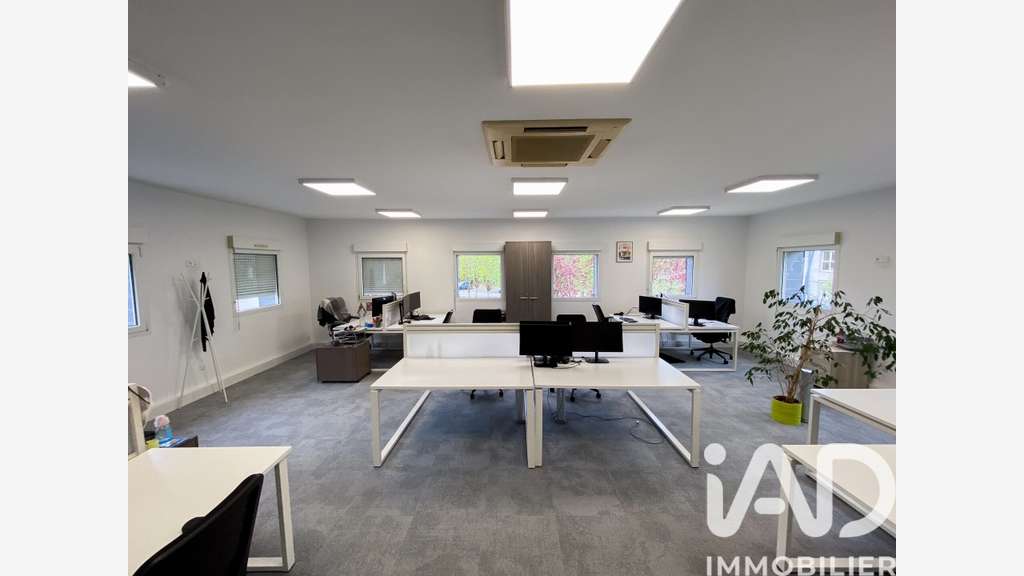 Vente local commercial 400m² à Saint-Cyr-sur-Loire