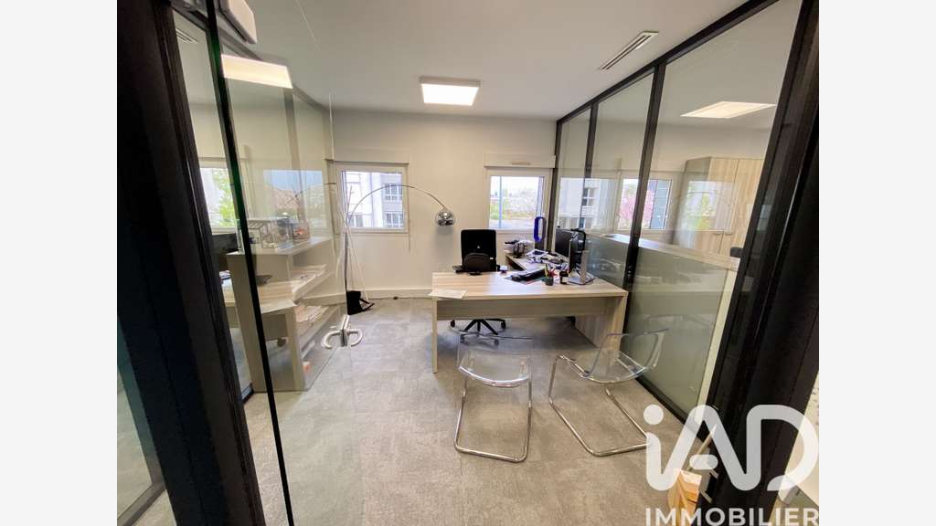 Vente local commercial 400m² à Saint-Cyr-sur-Loire