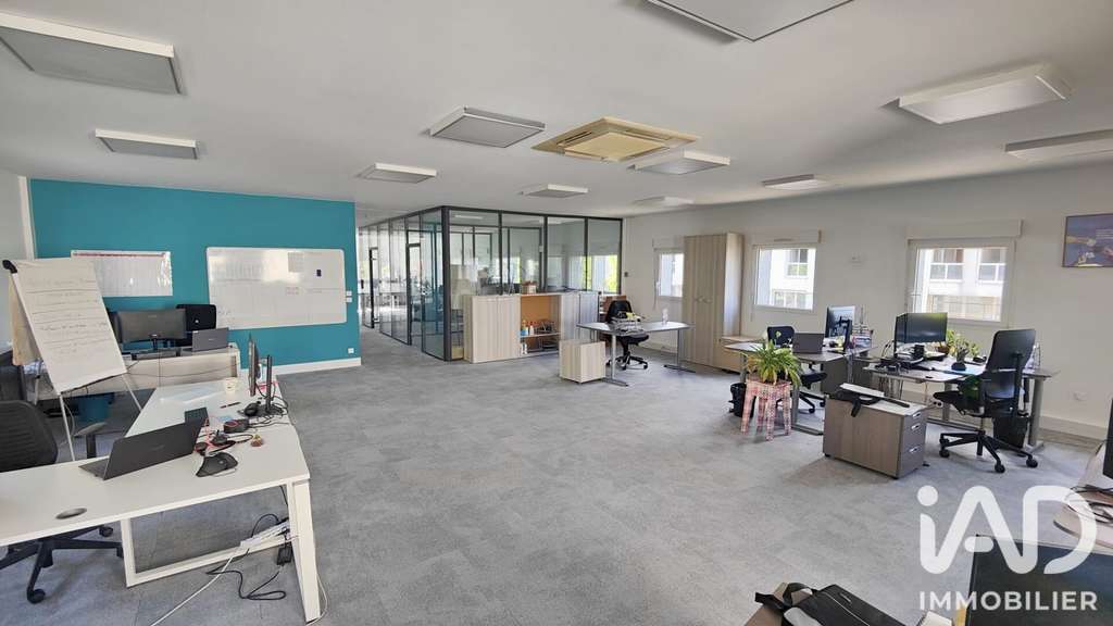 Vente local commercial 400m² à Saint-Cyr-sur-Loire