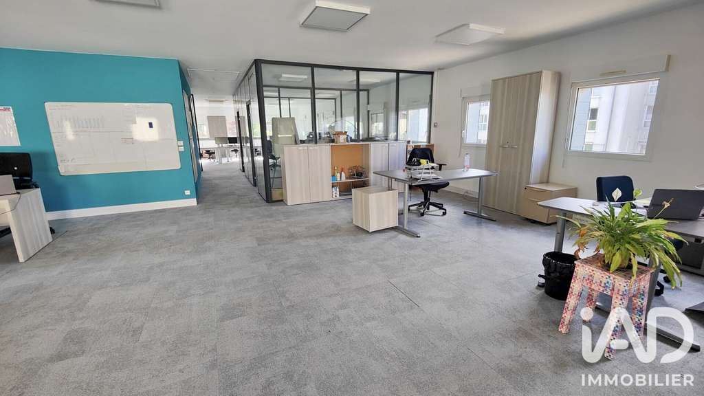 Vente local commercial 400m² à Saint-Cyr-sur-Loire