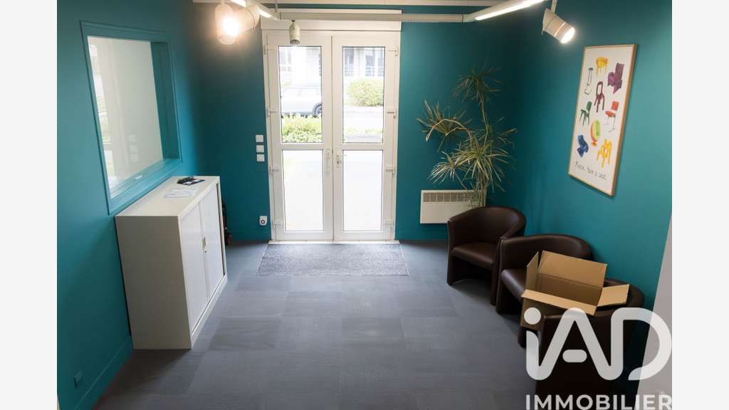 Vente local commercial 400m² à Saint-Cyr-sur-Loire