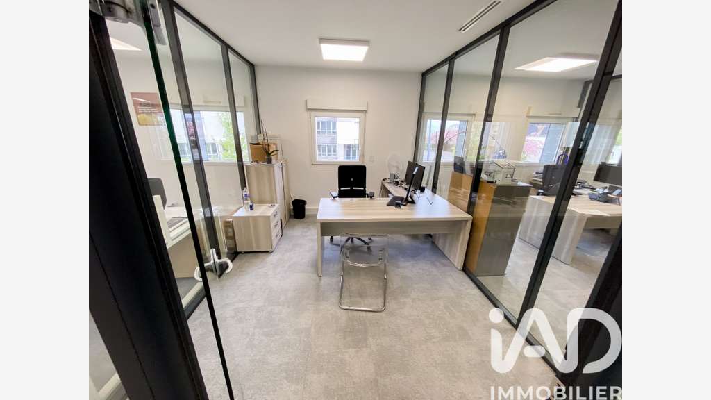 Vente local commercial 400m² à Saint-Cyr-sur-Loire