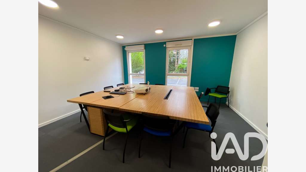 Vente local commercial 400m² à Saint-Cyr-sur-Loire