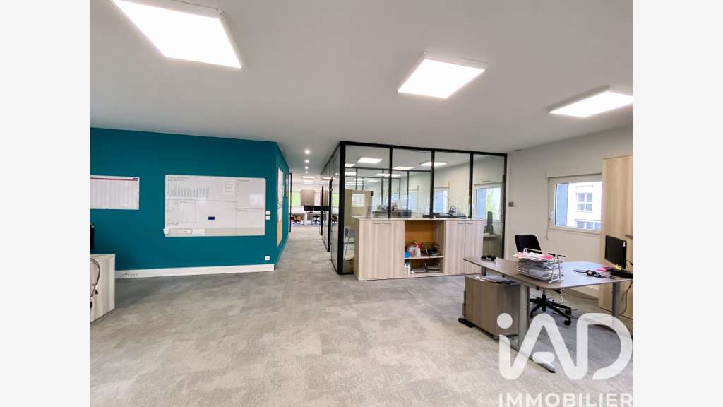 Vente local commercial 400m² à Saint-Cyr-sur-Loire