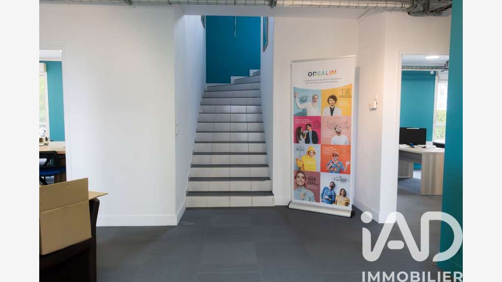 Vente local commercial 400m² à Saint-Cyr-sur-Loire