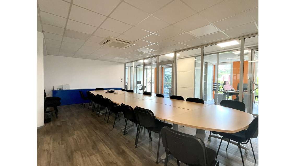 Vente ensemble de bureaux de 357m² à Saint Denis
