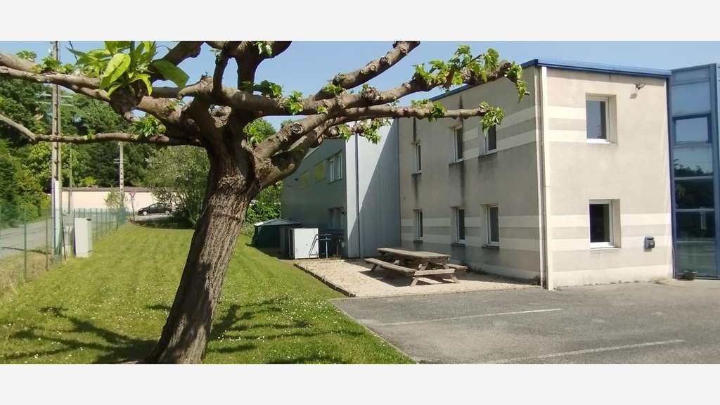 Atelier 240 m2, hauteur sous plafond 6.20 à 7 