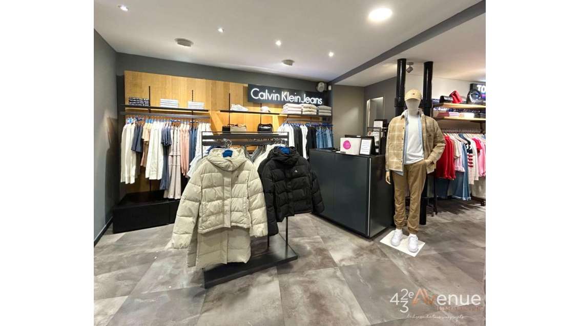 AV local rénové 150m² empl N°1 à Saint-Étienne