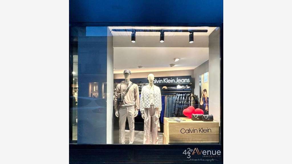 AV local rénové 150m² empl N°1 à Saint-Étienne