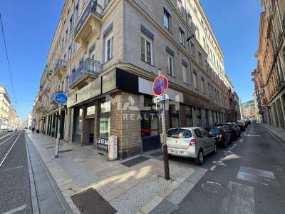 Vente local commercial 196m² Saint Etienne centre