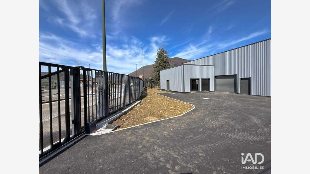 Locaux d’activités 750m² à St-Étienne-de-Crossey