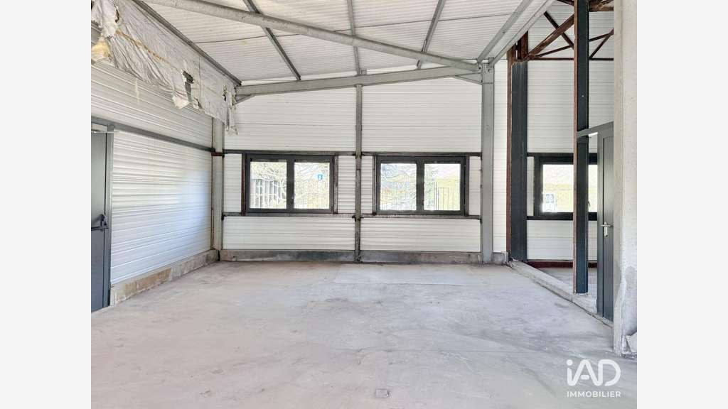 Locaux d’activités 750m² à St-Étienne-de-Crossey