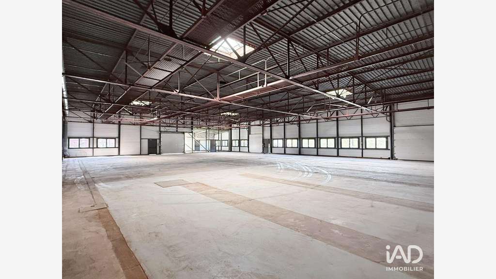 Locaux d’activités 750m² à St-Étienne-de-Crossey