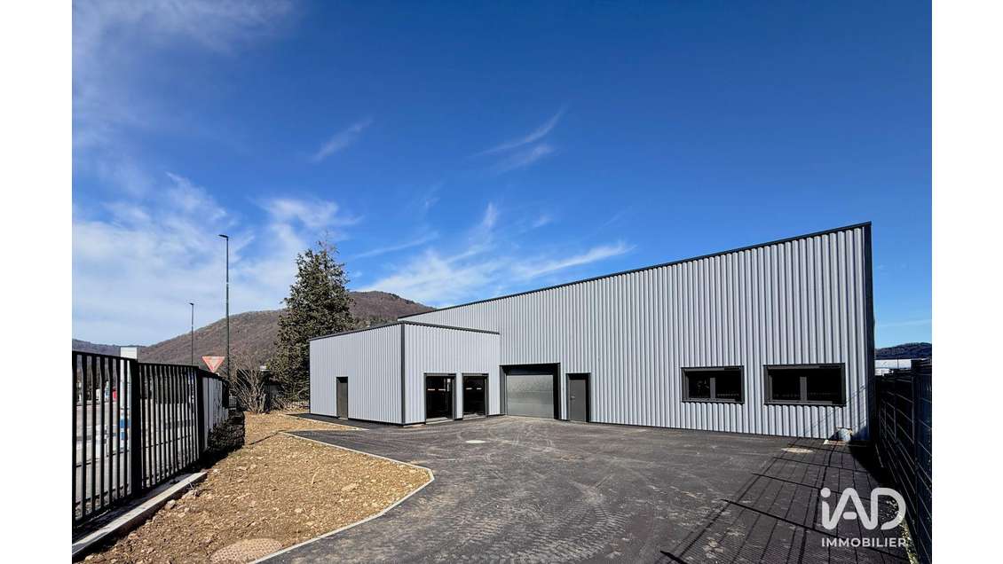 Locaux d’activités 750m² à St-Étienne-de-Crossey