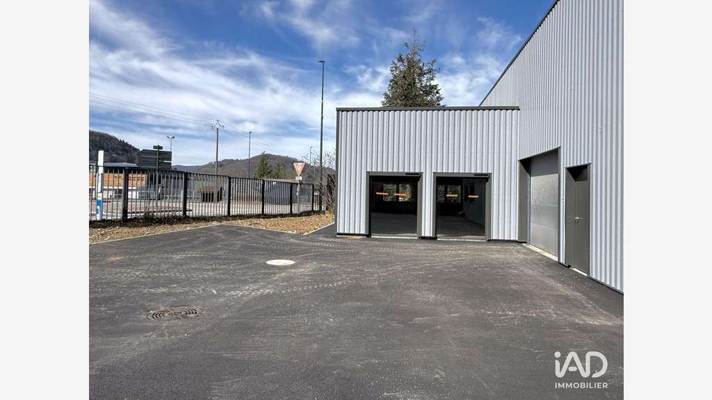 Locaux d’activités 750m² à St-Étienne-de-Crossey