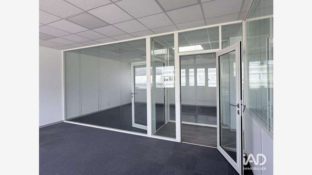 Local commercial 799m² à Saint-Étienne-de-Crossey