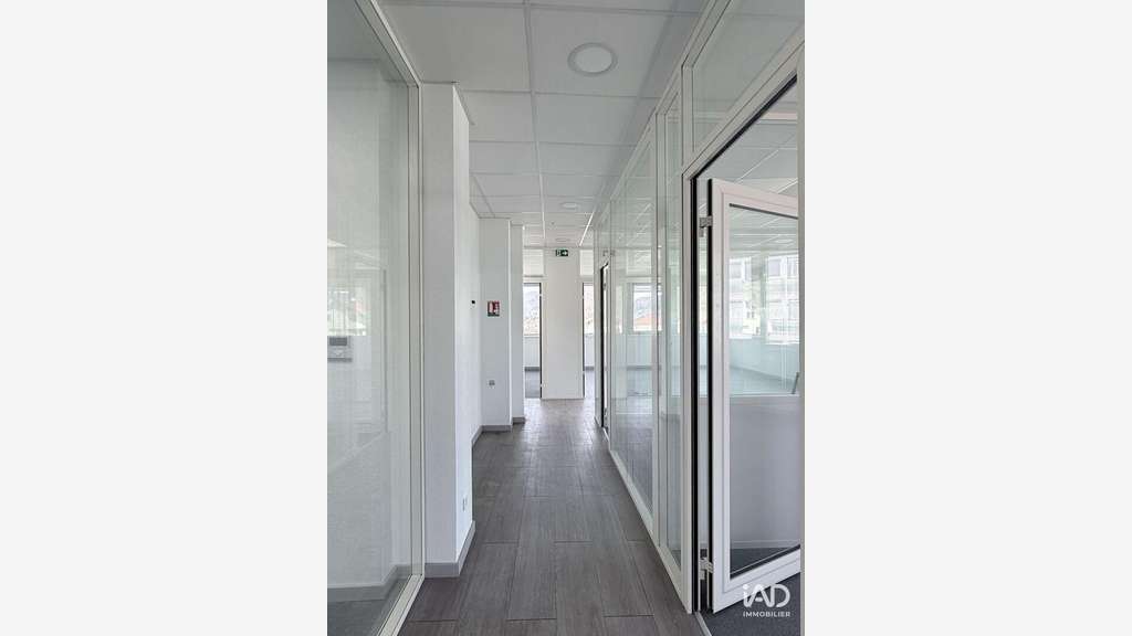 Local commercial 799m² à Saint-Étienne-de-Crossey