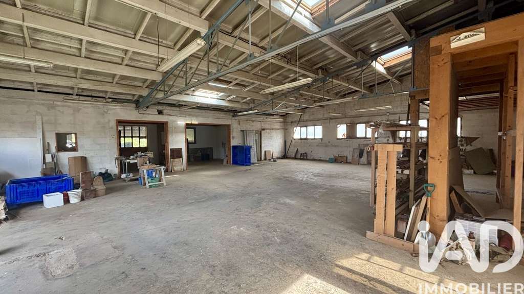 Vente local de 325m² à Saint-Étienne-de-Fontbellon