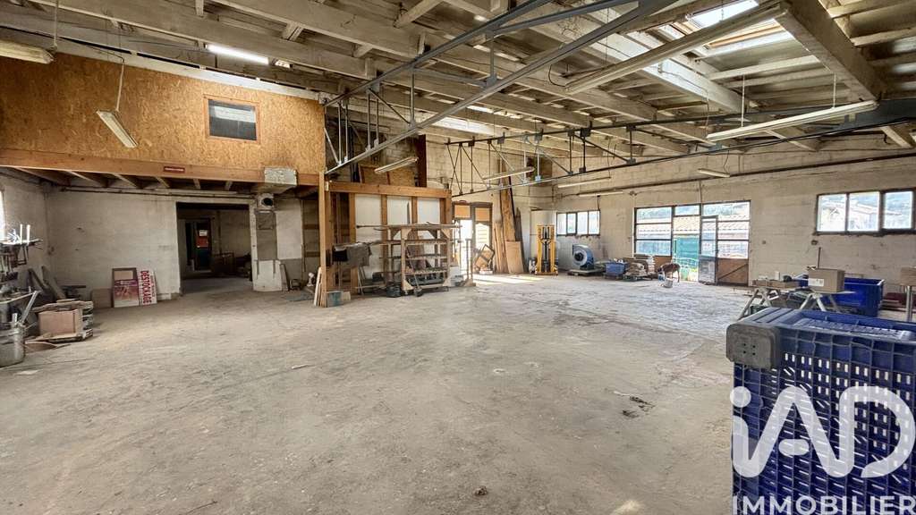 Vente local de 325m² à Saint-Étienne-de-Fontbellon