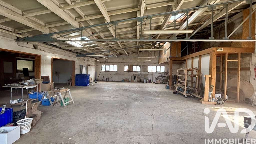 Vente local de 325m² à Saint-Étienne-de-Fontbellon