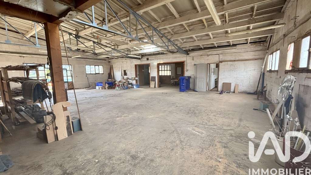 Vente local de 325m² à Saint-Étienne-de-Fontbellon