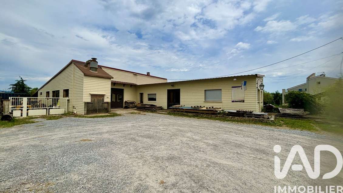 Vente local de 325m² à Saint-Étienne-de-Fontbellon